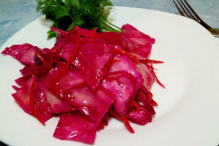 Корейская капуста со свеклой