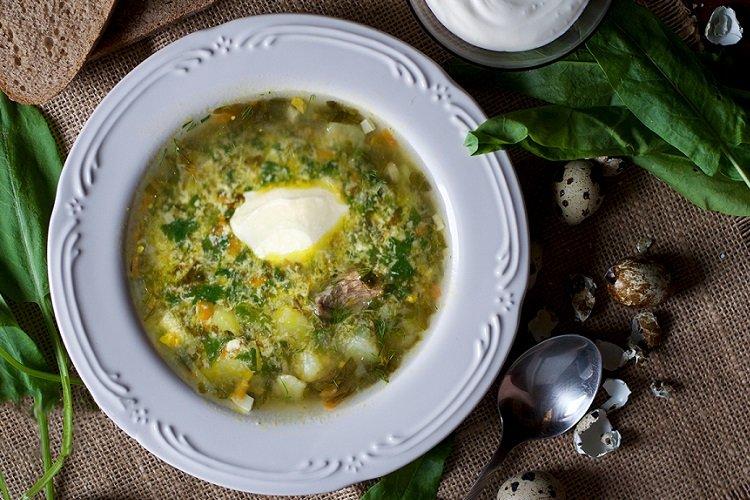 Суп со шпинатом и яичной болтушкой