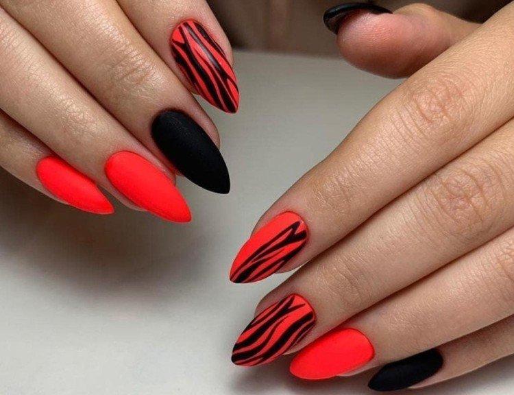 Контрастный летний маникюр