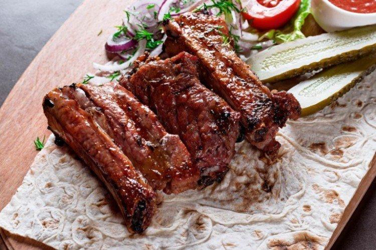 Свиные ребрышки с соевым соусом