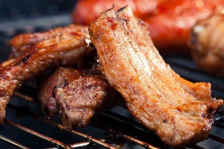 Свиные ребрышки в красном вине