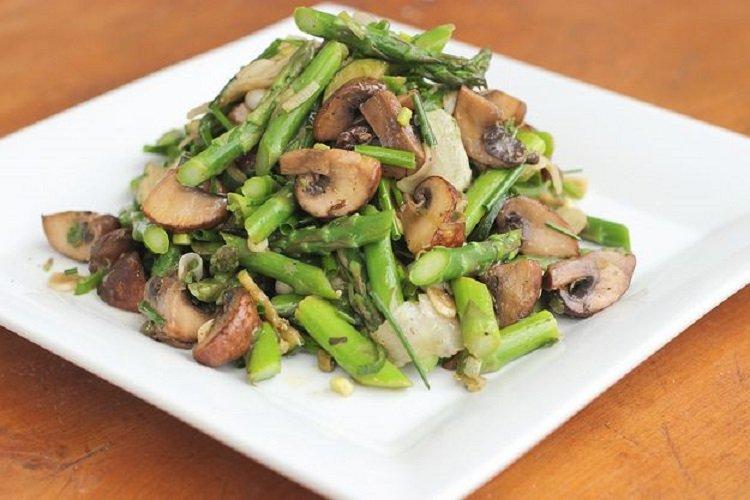 Шампиньоны по-корейски, маринованные со спаржей