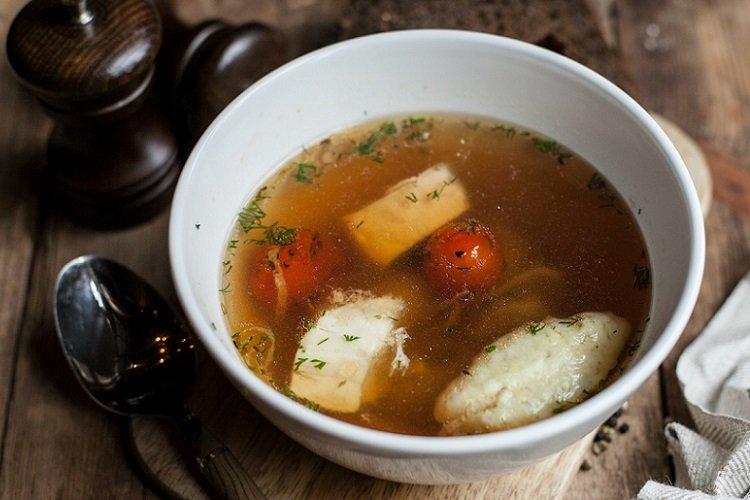 Уха с форелью и шампиньонами