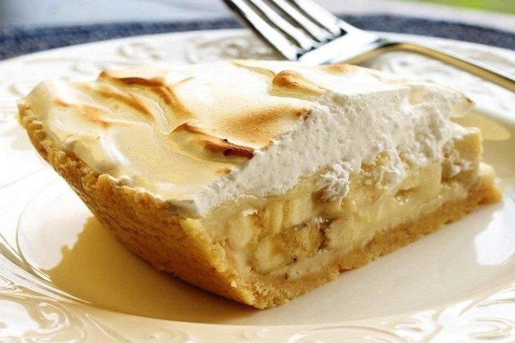 Запеканка из творога, манки, бананов и сгущенки