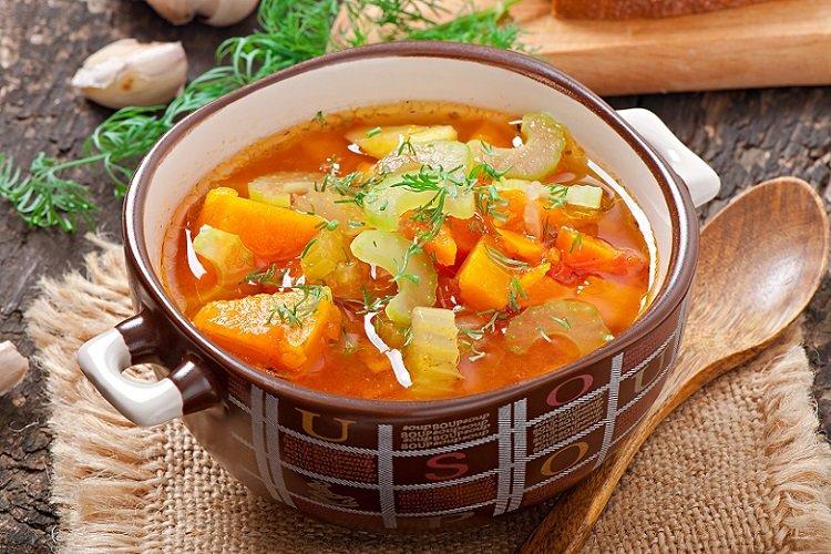 Шурпа из говядины с куркумой