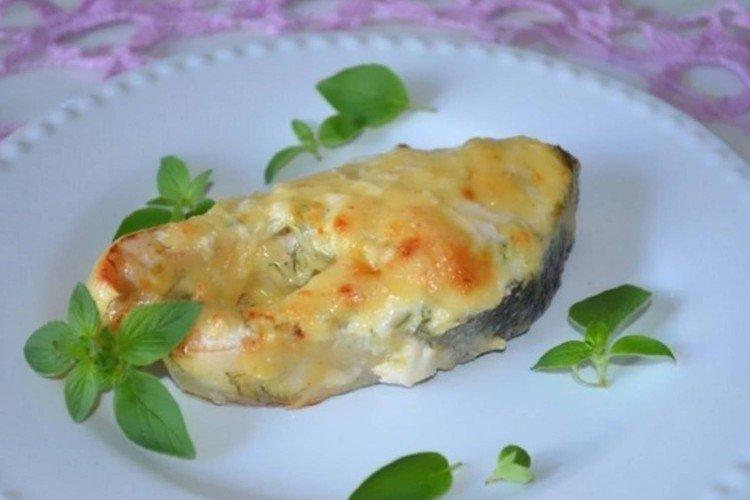 Запеченная рыба в майонезе