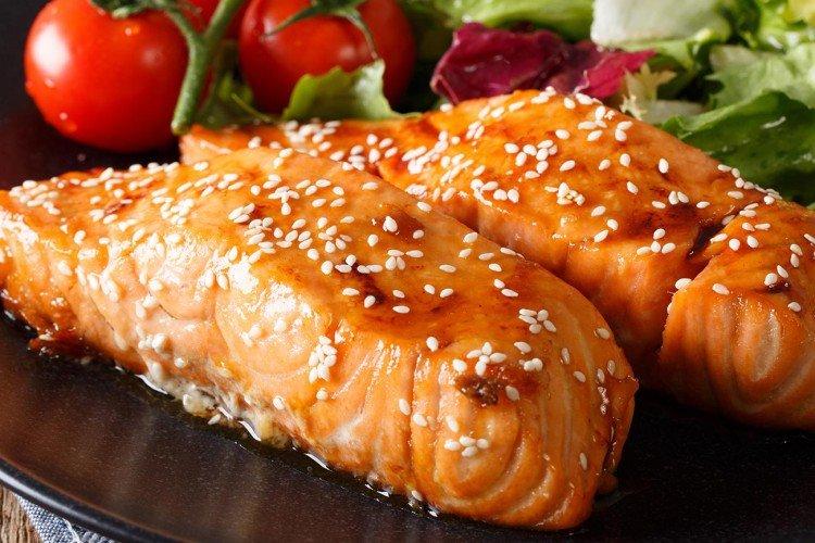 Запеченная рыба с соевым соусом и медом
