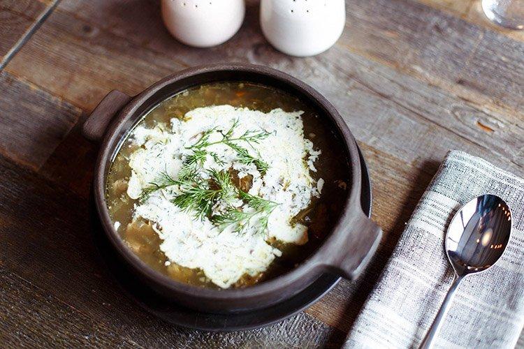 Белый зеленый борщ