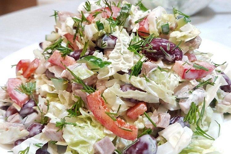 Салат из пекинской капусты и красной фасоли