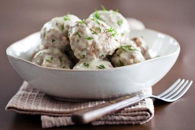 Тефтели из курицы в сметане