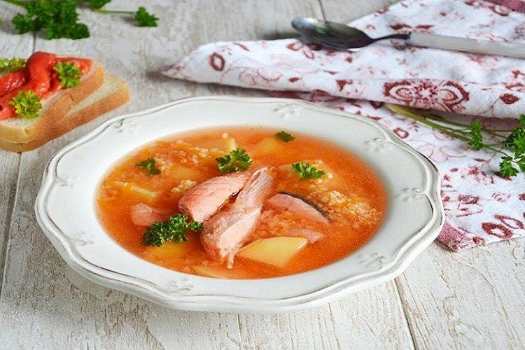 Уха из брюшек семги с пшеном