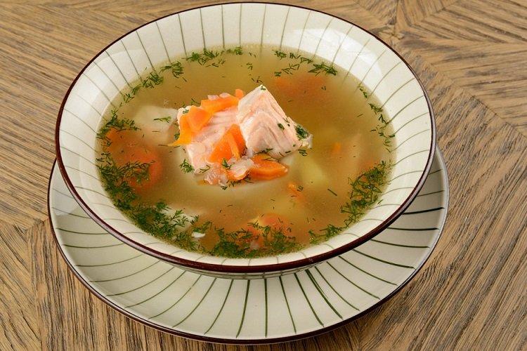 Уха с семгой и рисом