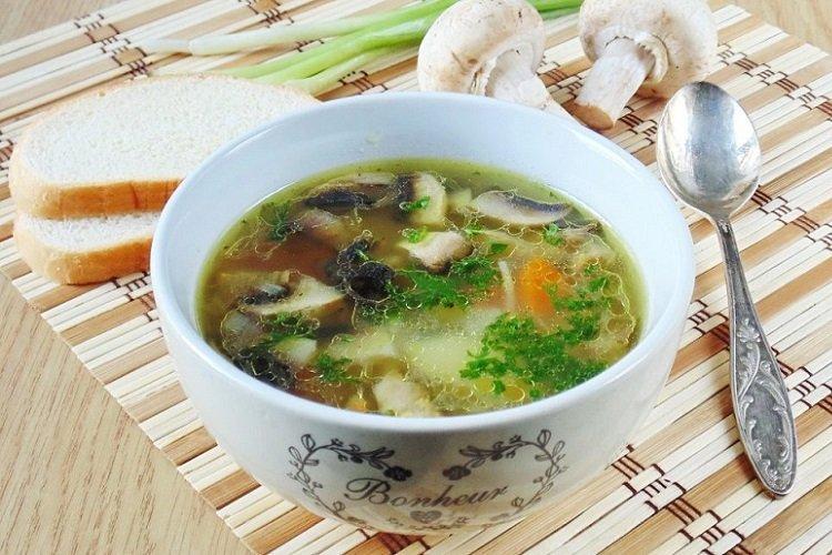 Уха с семгой и шампиньонами