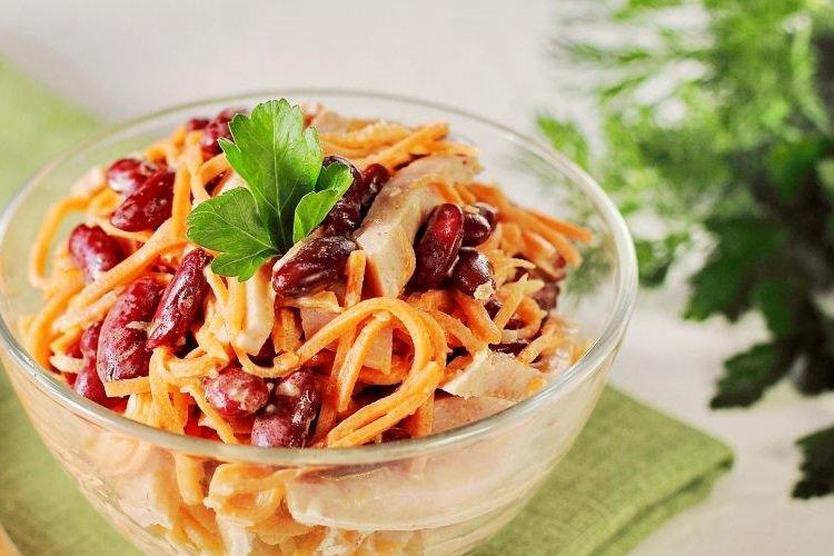 Салат из курицы, фасоли и моркови по-корейски
