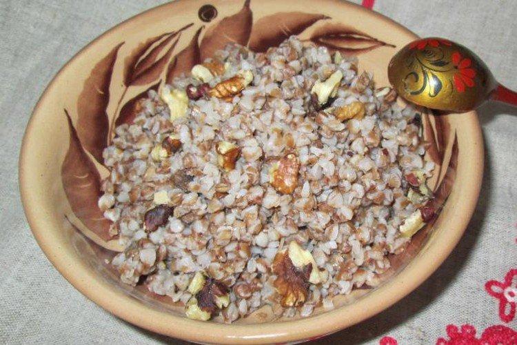Гречневая каша с орехами