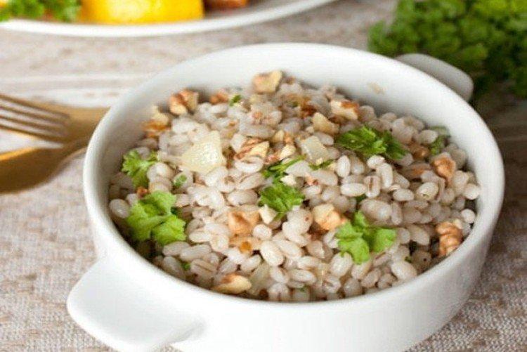 Перловая каша с орехами