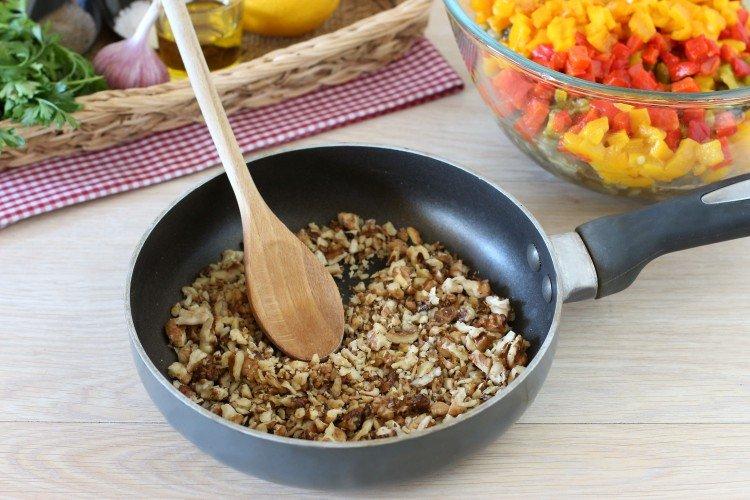 С орехами, цедрой и сахаром