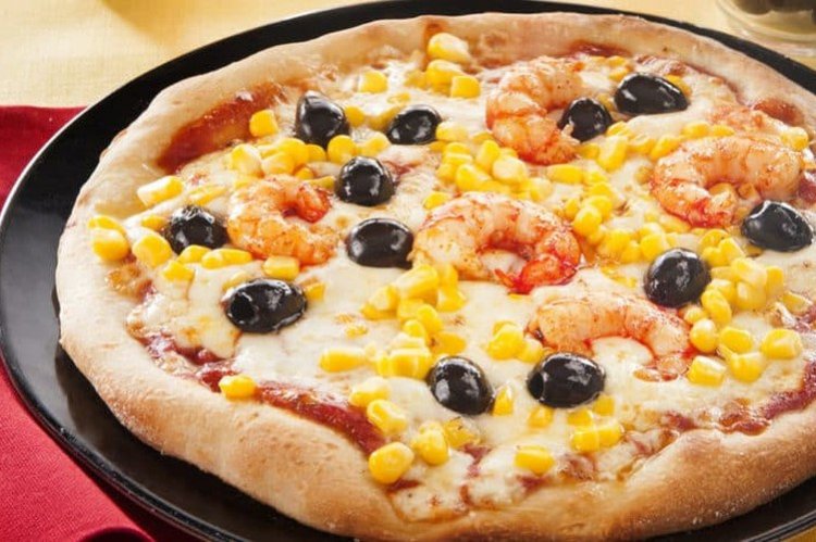 С креветками, кукурузой и оливками