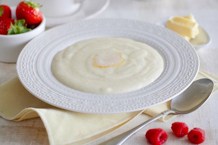 Молочная манная каша в микроволновке