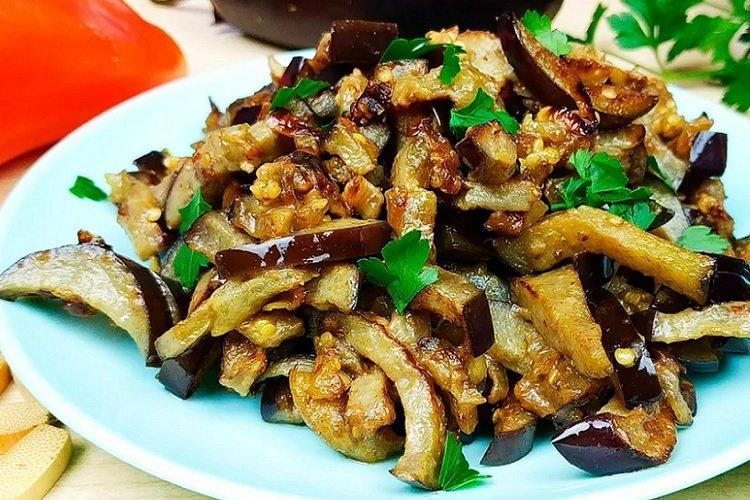 Быстрый салат из жареных баклажанов