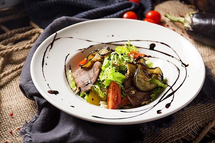 Салат с баклажанами и языком