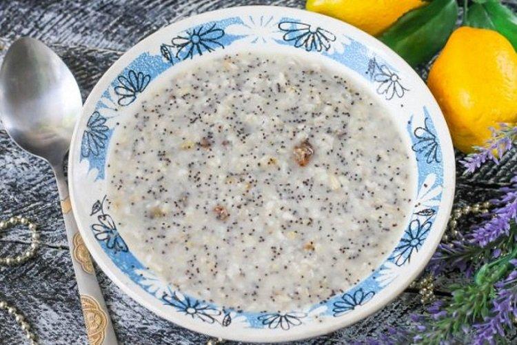 Овсяная каша с изюмом и маком