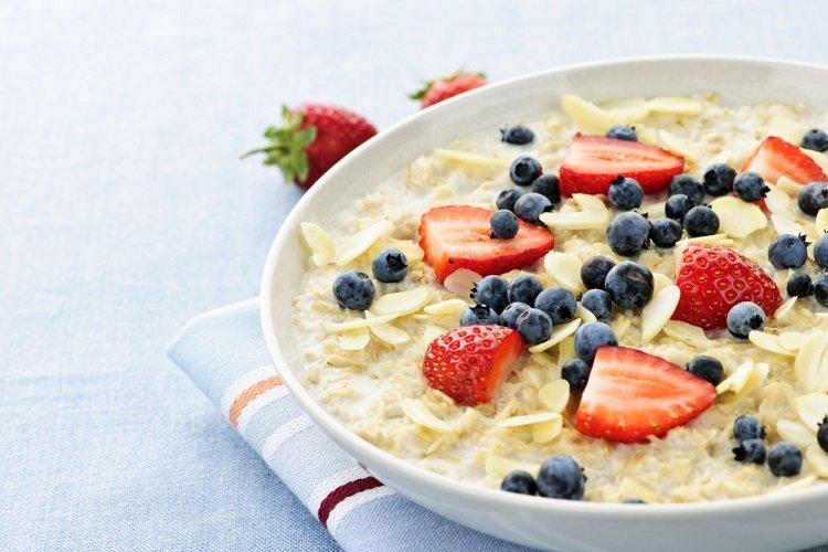 Овсяная каша с фруктами