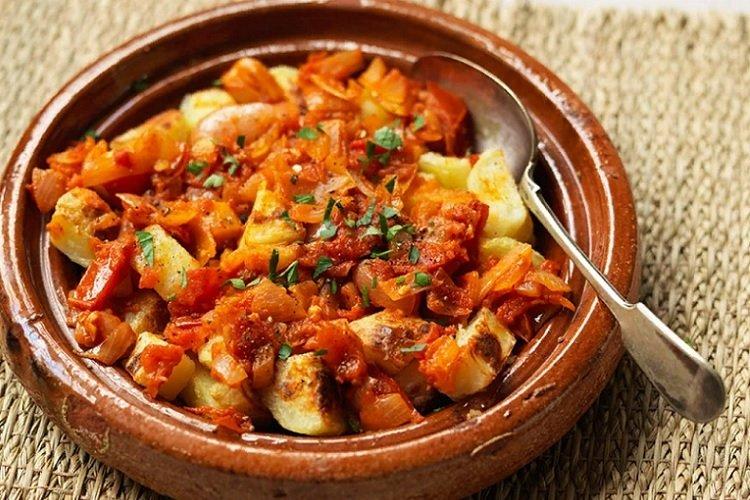 Говядина, тушенная с кабачками и баклажанами