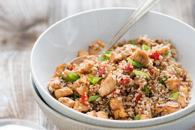 Пшеничная каша с индейкой и овощами