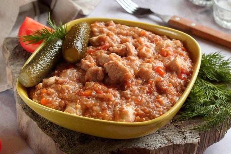 Пшеничная каша со свининой