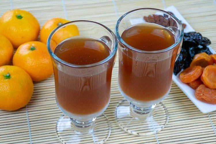 Компот с сухофруктами и вареньем