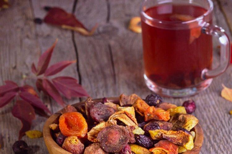 Компот с сухофруктами и шиповником