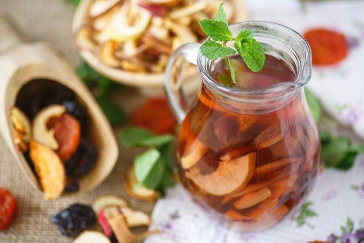 Компот из сухофруктов и свежих яблок