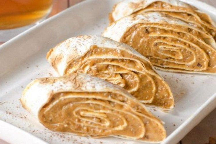 Лаваш со сгущенкой и орехами