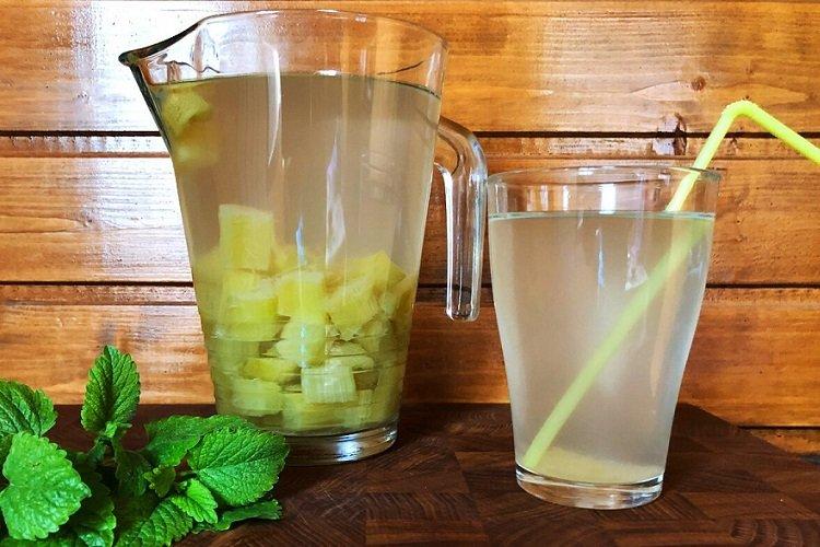 Классический компот из ревеня