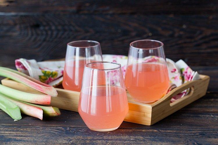 Компот с ревенем и сливами