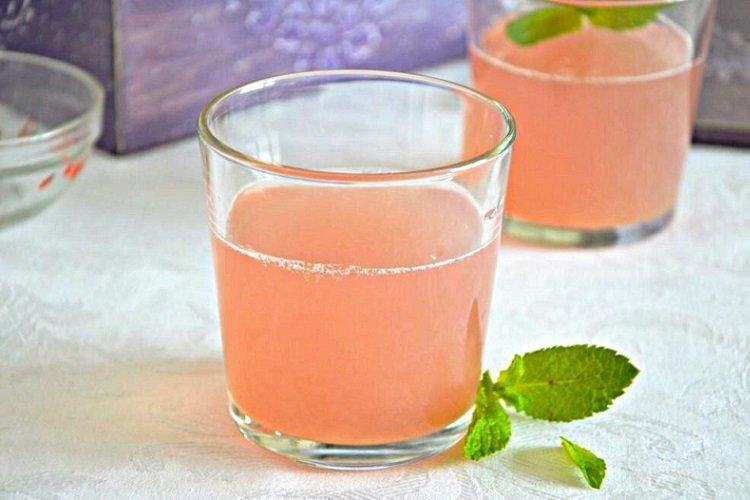 Компот из ревеня и яблочного варенья