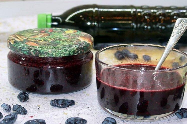 Варенье с жимолостью, ванилью и корицей