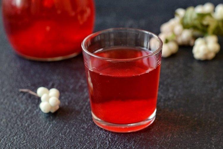 Компот из клубники и винограда