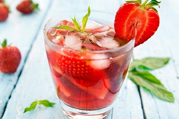 Компот из клубники в мультиварке