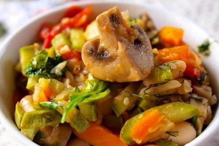 Тушеные кабачки с шампиньонами