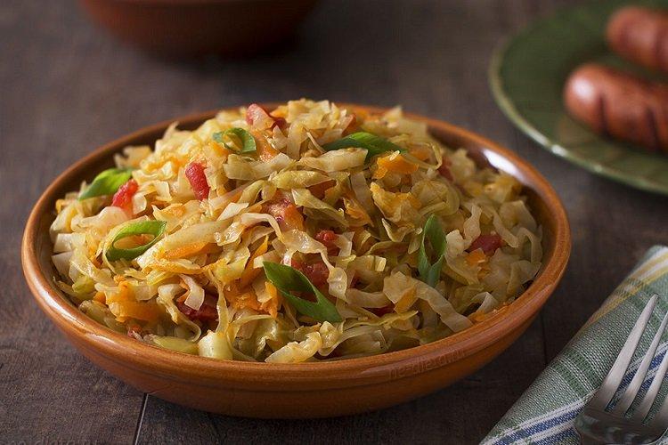 Тушеные кабачки с капустой