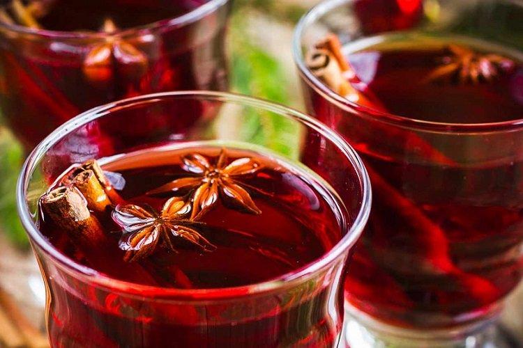 Компот с черешней, корицей и бадьяном