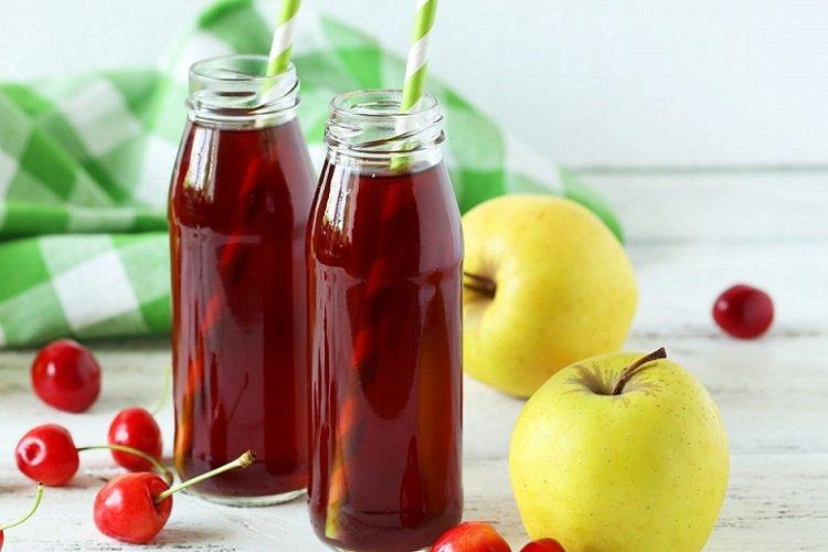 Насыщенный компот из черешни и яблок