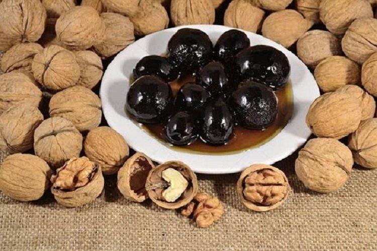 Варенье из зеленых грецких орехов с кожурой