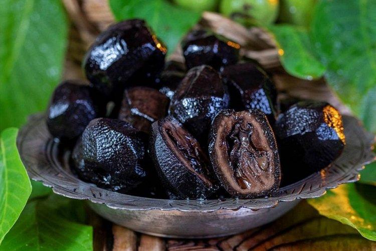 Черное варенье из грецких орехов