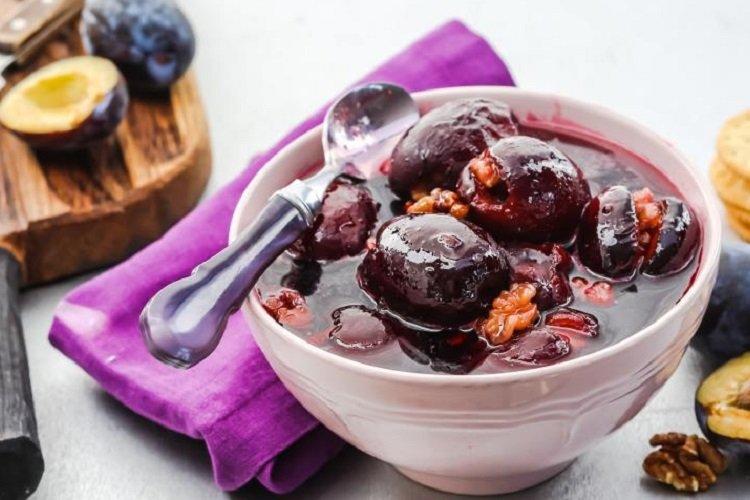 Варенье с грецкими орехами и сливой