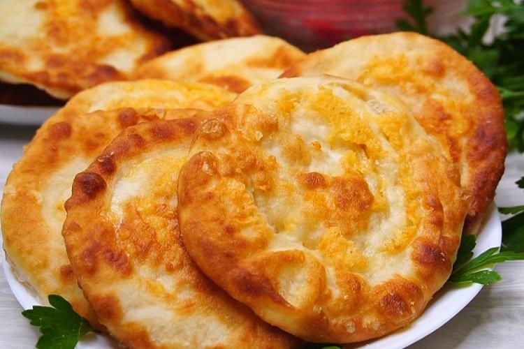 Пышные лепешки с сыром