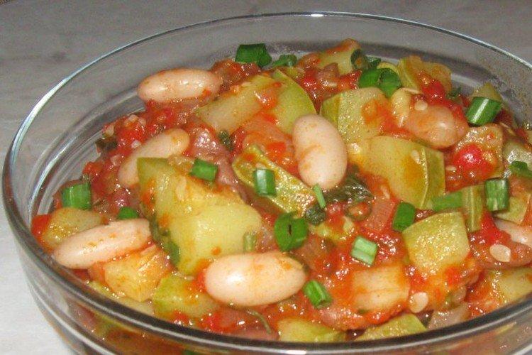 Салат из кабачков с фасолью на зиму