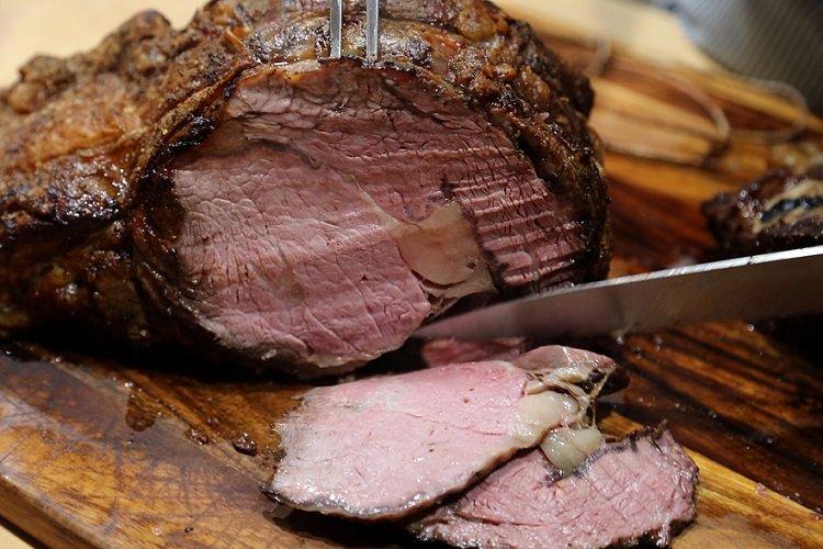 Ростбиф из говядины, запеченный в фольге